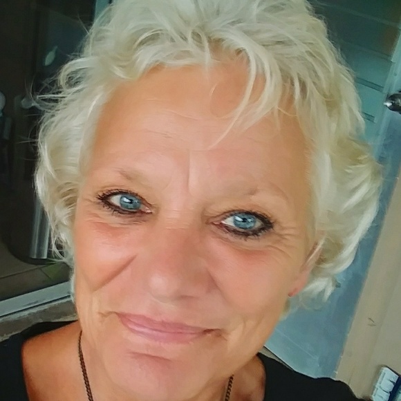 Meet your Posher, Sheila - Picture 2 of 2